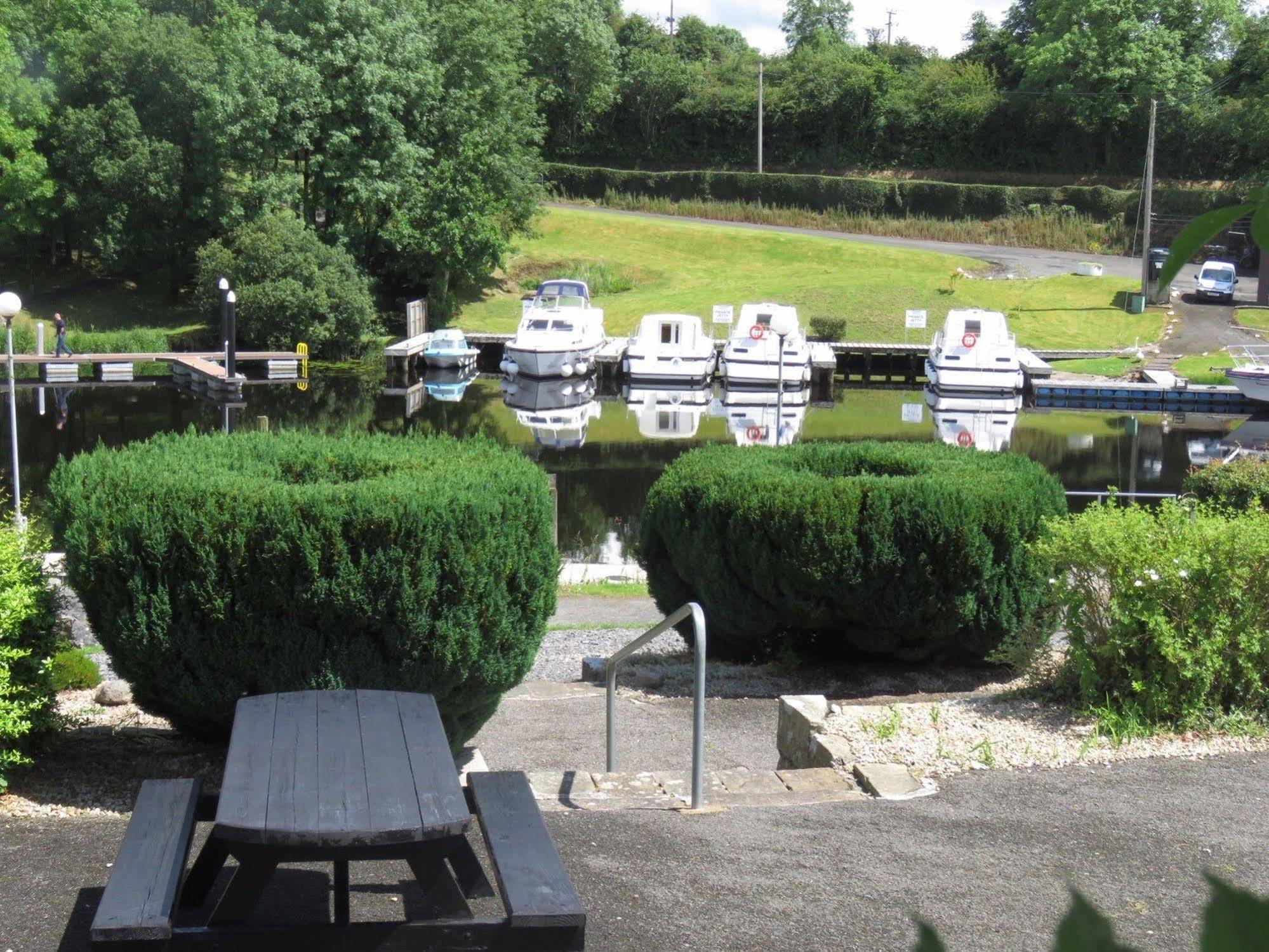 Carrybridge Lakeside Lodge Enniskillen Exterior photo