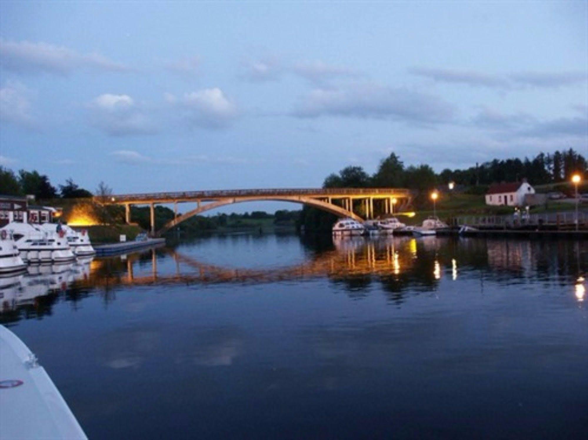 Carrybridge Lakeside Lodge Enniskillen Exterior photo
